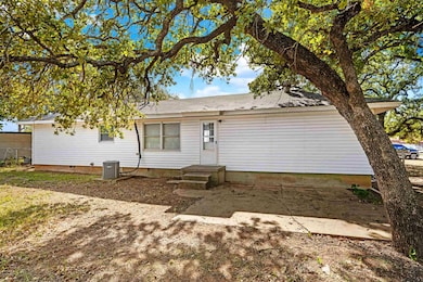 282096 Andrews Dr, Comanche, OK 73529 - photo 5