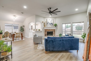 820 Chestnut Ave, Burleson, TX 76028 - photo 5