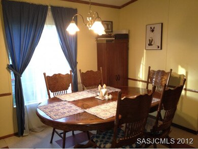 Dining Rm With Pass thru