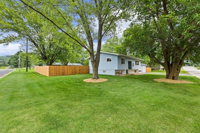 2 CORNER LOT VIEW