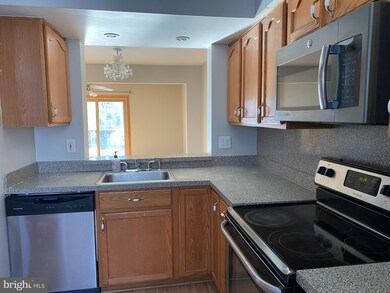 3740 Angelton Ct, Burtonsville, MD 20866 - photo 7