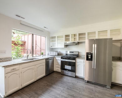 28 Woodlake Dr, Charlottesville, VA 22901 - photo 5