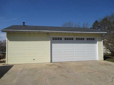 5146 S Driftwood Dr, Janesville, WI 53546 - photo 3