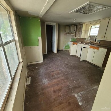 132 N Missouri Ave, Weslaco, TX 78596 - photo 5