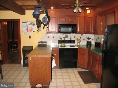 384 Mill St, Boyertown, PA 19512 - photo 5