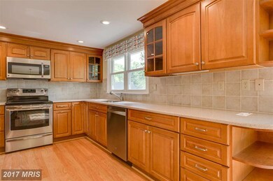 7114 Willow Brook Way, Columbia, MD 21046 - photo 2