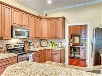 Lots and lots of cabinet space, and you can see th