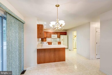 5810 Miriam Dr, Sykesville, MD 21784 - photo 3