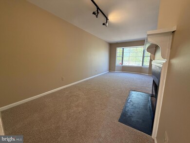4185 Pleasant Meadow Ct unit 101B, Chantilly, VA 20151 - photo 7