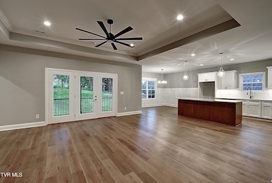 746 Hunts Terrace Dr, Kingsport, TN 37663 - photo 4