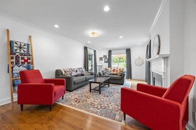 Bright Very Spacious Living Room