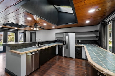 911 S 7th St, Saint Charles, IL 60174 - photo 5