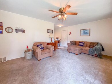 812 S 12th Ave W, Newton, IA 50208 - photo 3