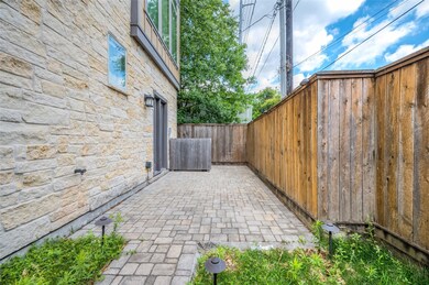 818 Yale St unit A, Houston, TX 77007 - photo 3