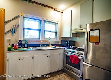 910 W Lenawee Kitchen