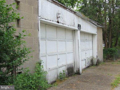 272 W Adams St, Paulsboro, NJ 08066 - photo 2