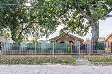 706 Reid St, Houston, TX 77022 - photo 5