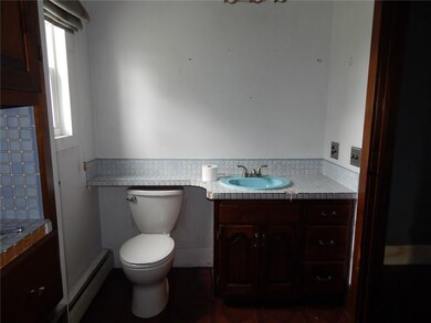 Second view of full bath on first floor.