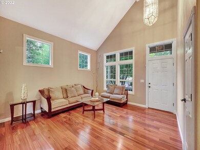 Living Room/Entrance