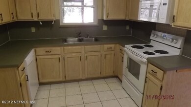 6749 Bakersfield Dr, Jacksonville, FL 32210 - photo 4