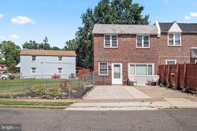 433 Shetland Rd, Darby, PA 19023 - photo 2