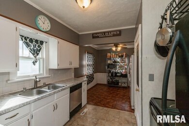 1511 Elm St, Davenport, IA 52803 - photo 7