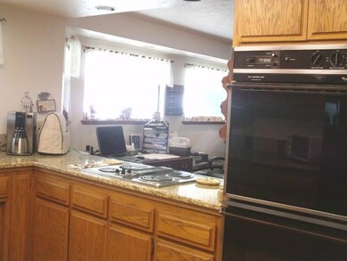 492 Country Aire Dr, Grants Pass, OR 97526 - photo 5