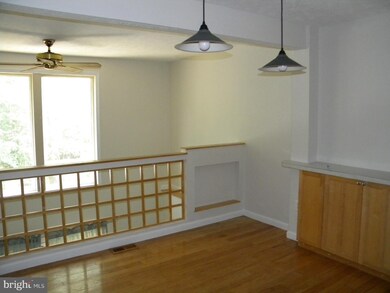 7932 Henslowe Ct, Pasadena, MD 21122 - photo 5