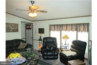 1518 Palm Springs Dr, Chambersburg, PA 17202 - photo 2