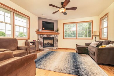 5176 Fox Sedge Ln, Fitchburg, WI 53711 - photo 4