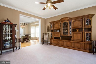 8517 Summershade Dr, Odenton, MD 21113 - photo 2