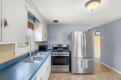 677 Beacon St, Lowell, MA 01850 - photo 6