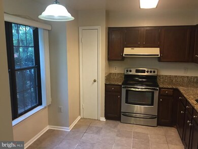 5912 Roberts Common Ct, Burke, VA 22015 - photo 2