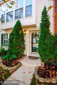 2562 Banshire Dr, Herndon, VA 20171 - photo 3