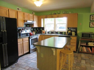 537 Oakdale Rd, Jamestown, NC 27282 - photo 4