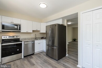 7445 Hickory Log Cir, Columbia, MD 21045 - photo 5