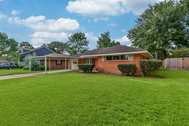 2102 Saxon Dr, Houston, TX 77018 - photo 2