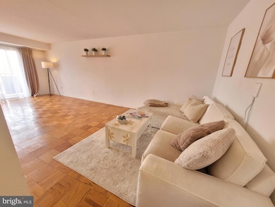 Woodlake Towers III unit 512, Falls Church, VA 22044 - photo 2