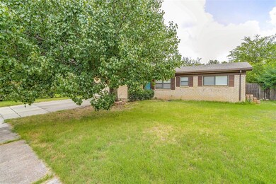 848 Jerry Ln, Bedford, TX 76022 - photo 3