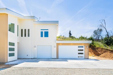 3Car Garage