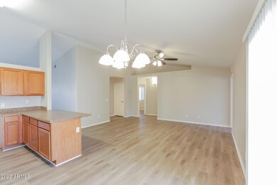 004-photo-dining-room-11710270