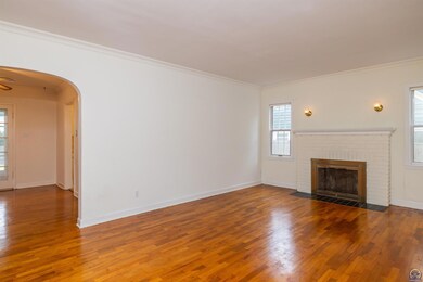 1107 SW Wayne Ave, Topeka, KS 66604 - photo 2