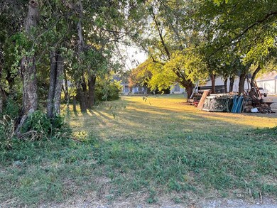 1026 N Dixon St, Gainesville, TX 76240 - photo 5