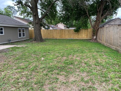 3915 Saratoga Dr, Houston, TX 77088 - photo 4