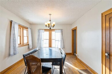 703 S 4th Ave W, Newton, IA 50208 - photo 4