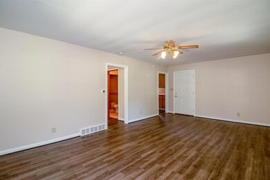 4015 E 32nd St, Des Moines, IA 50317 - photo 3