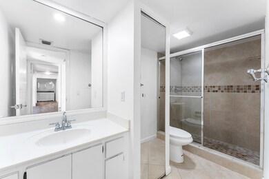 1700 Embassy Dr unit 708, West Palm Beach, FL 33401 - photo 4