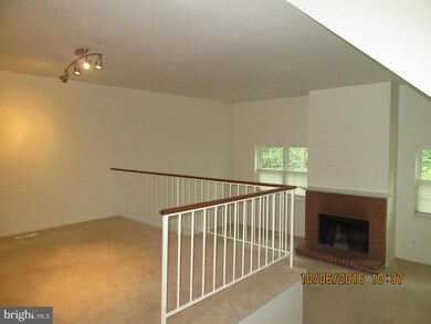 11709 Briary Branch Ct, Reston, VA 20191 - photo 5