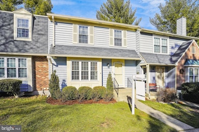 10202 Roberts Common Ln, Burke, VA 22015 - photo 2