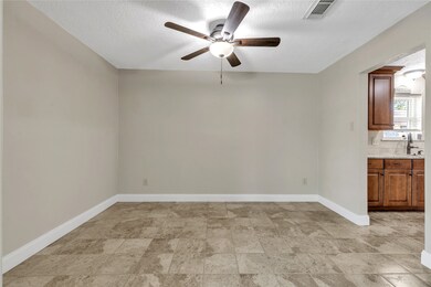 16919 Worden Ln, Friendswood, TX 77546 - photo 7